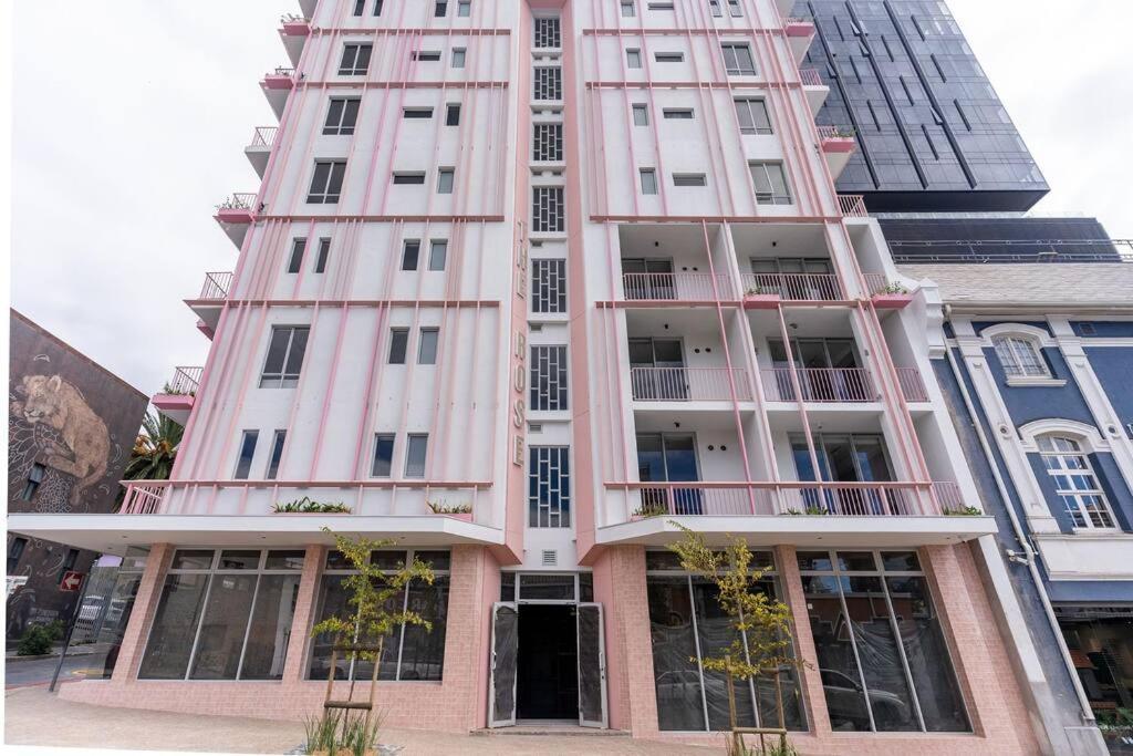 The Rose 106: Modern Aprt In Centre Apartment *