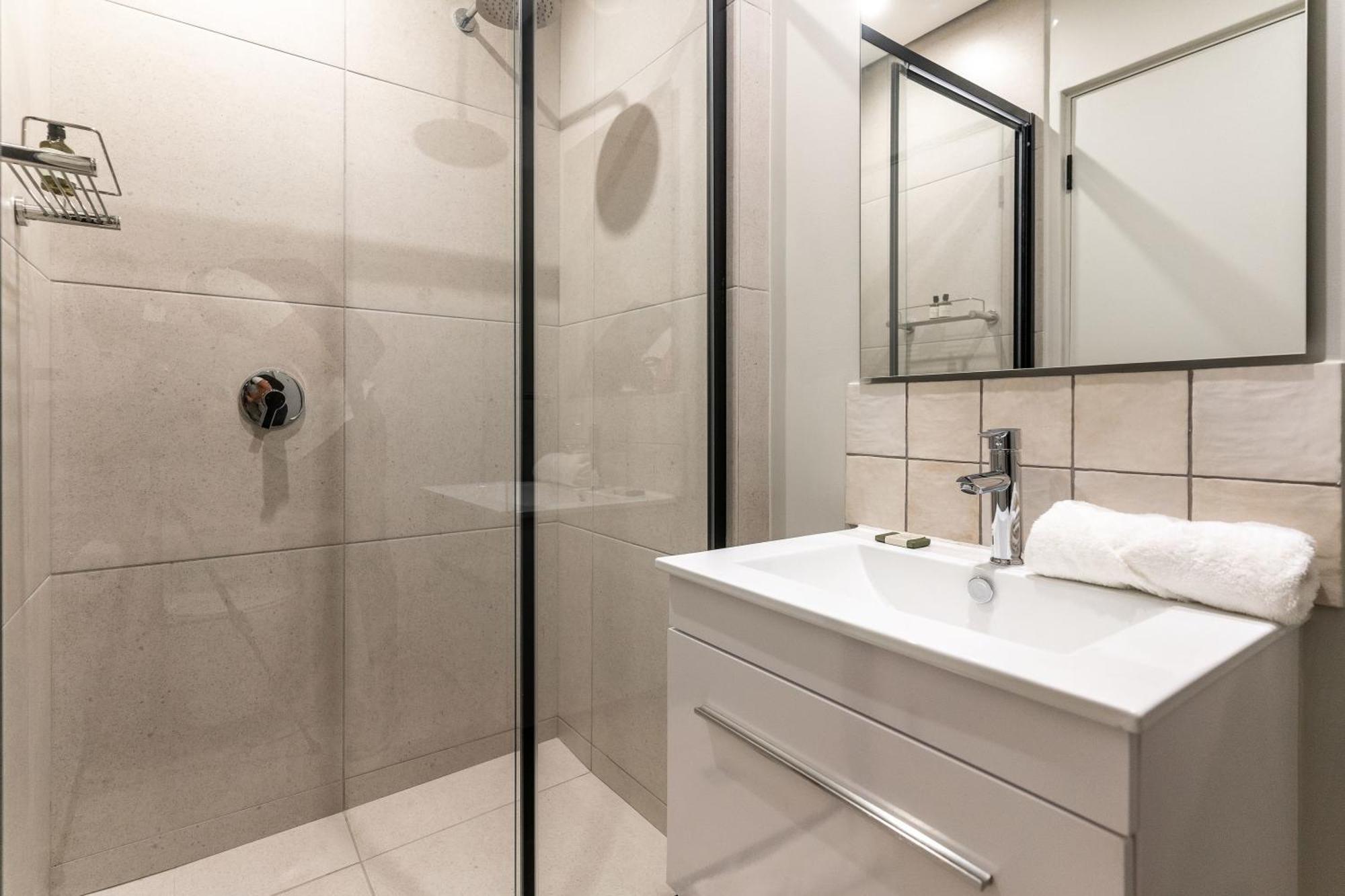 The Rose 106: Modern Aprt In Centre Apartamento